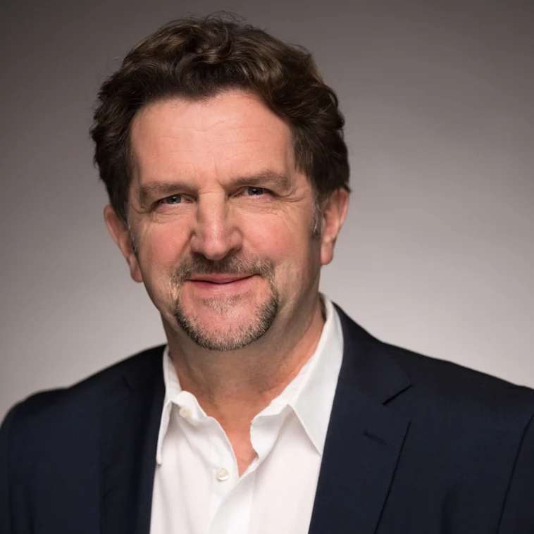 ein portrait von einem Mann namens michael