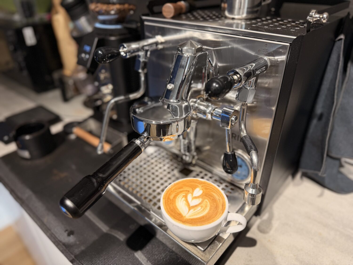 kaffee-aus-siebträgermaschine